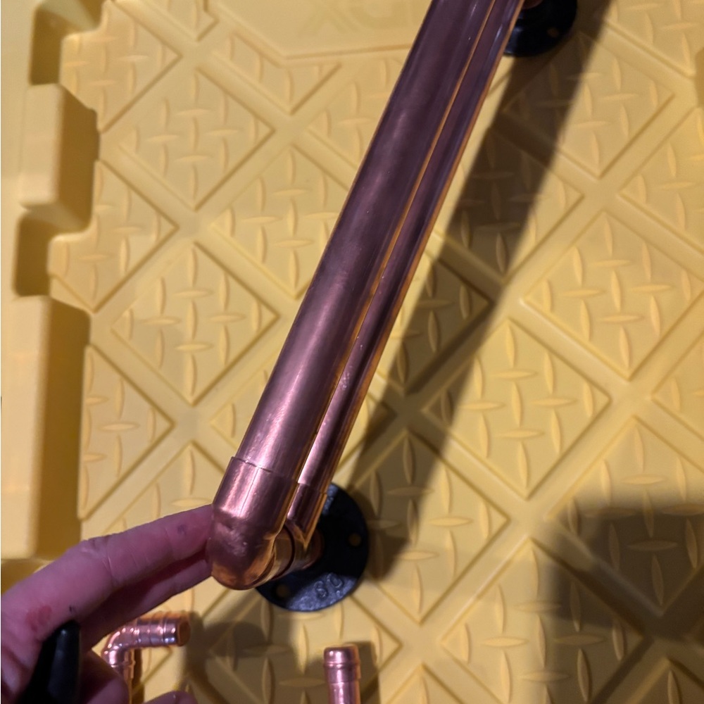 Copper towel rack and toilet roll holder - Picture 5 of 6